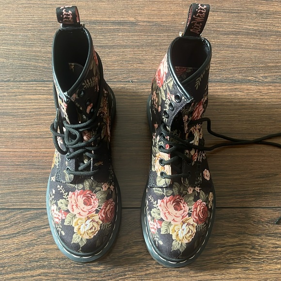 DR. MARTENS - Picture 4 of 6